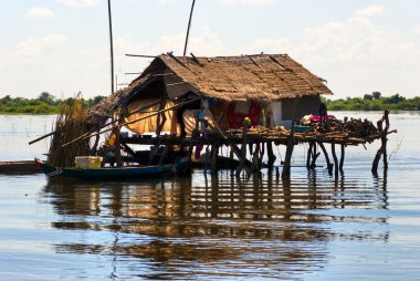 tonle sap Gölü arasında siem reap ve batta tipik ev