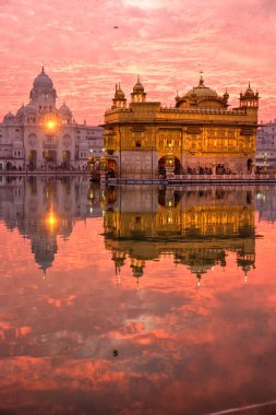 gün batımında, amritsar, Pencap, Hindistan altın Tapınak.