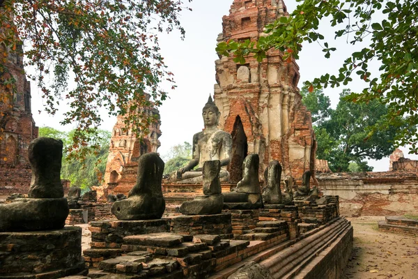 Ruinierter alter Tempel von Ayuthaya, Thailand, — Stockfoto