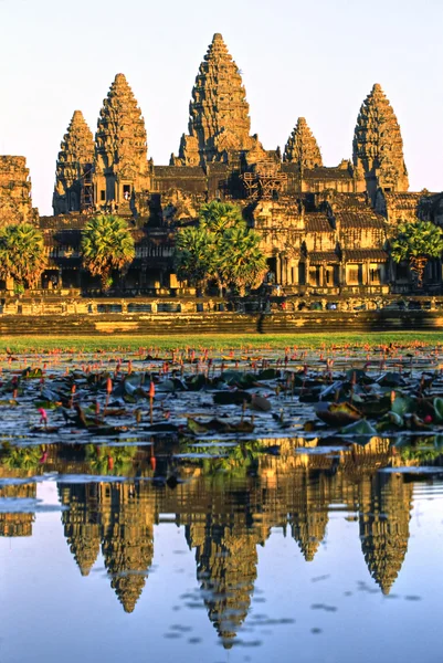 Angkor Wat at日落时分，柬埔寨. — 图库照片