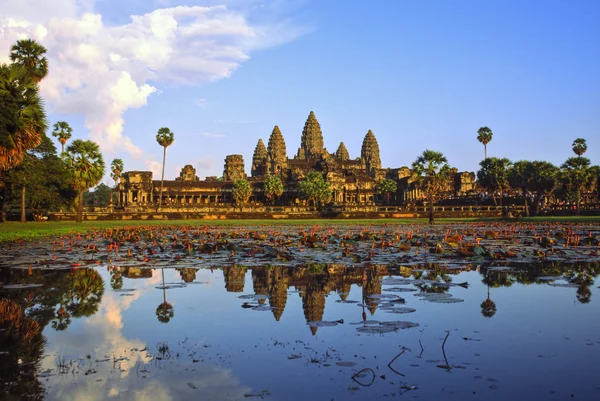 Angkor Wat bij zonsondergang, Cambodja. — Stockfoto