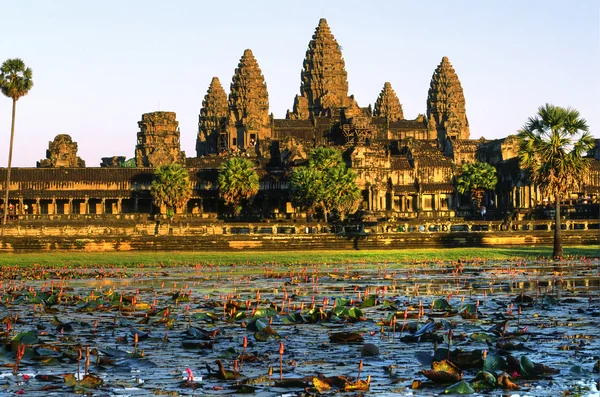 Angkor Wat at日落时分，柬埔寨. — 图库照片