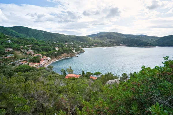 Blick auf die Bucht von Biodola, Portoferraio, Insel Elba. — Stockfoto