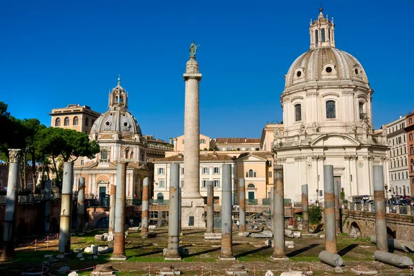 Die trajansäule, forum, in der nähe von piazza venice, rom, italien. — Stockfoto