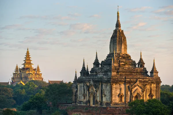 El Shwegugy Paya después del amanecer, Bagan, Myanmar . —  Fotos de Stock