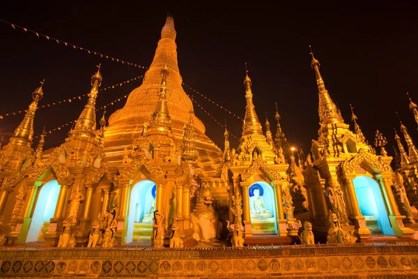 Shwedagon paya på natten, yangoon, myanmar. — Stockfoto