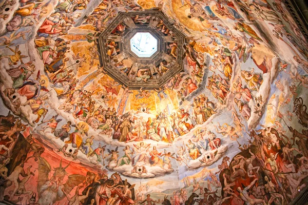 Painting inside the Brunelleschi cupola of Florence Duomo. — Stock Photo, Image