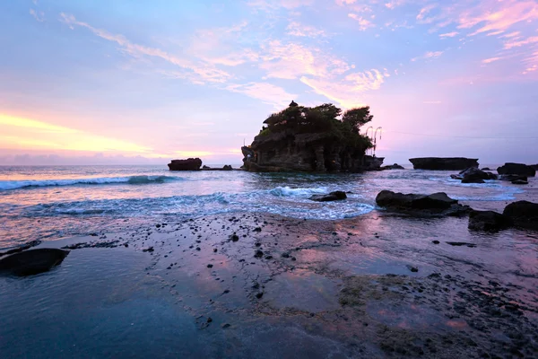 De tanah lot tempel, bali, Indonesië. — Stockfoto