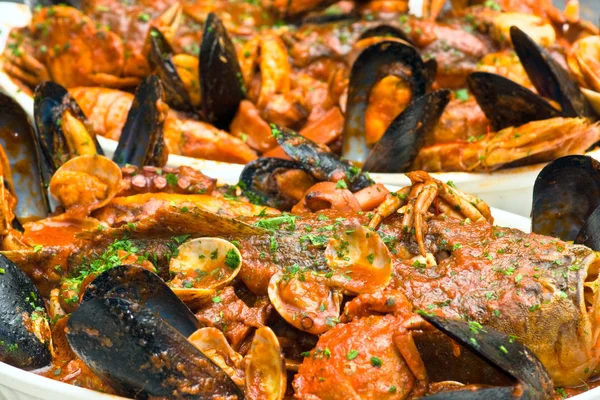 Italiensk fisk og skaldyr suppe - Stock-foto