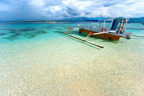 Belo mar em Gili Meno, Indonésia . — Fotografia de Stock