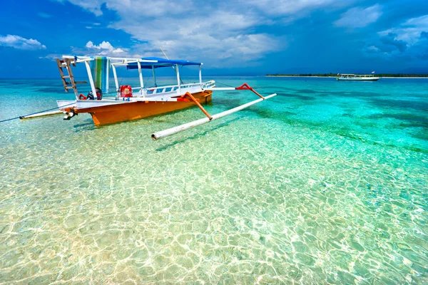 Wunderschönes meer bei gili meno, indonesien. — Stockfoto