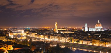 Floransa duomo görünümünü ve Giotto'nun Çan kulesi, santa croce ve