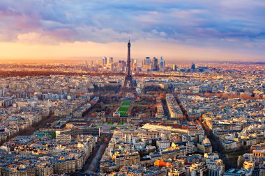 Gün batımında Paris