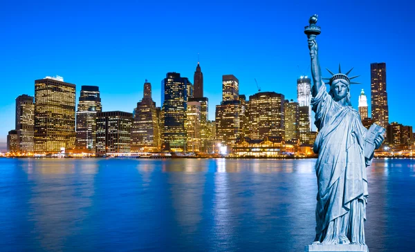 Manhattan siluetinin ve gece, new york c Anıtı