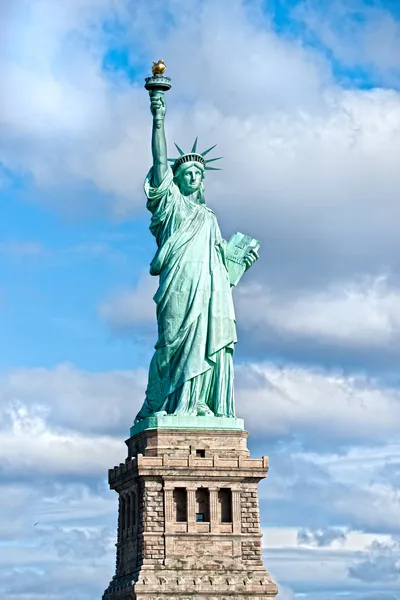 Símbolo americano - Estatua de la Libertad. Nueva York, Estados Unidos —  Fotos de Stock