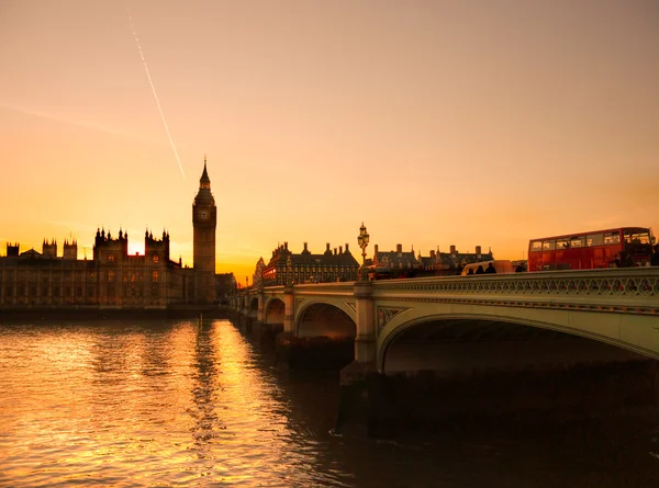 大笨钟、 英国议会大厦和威斯敏斯特桥 — 图库照片