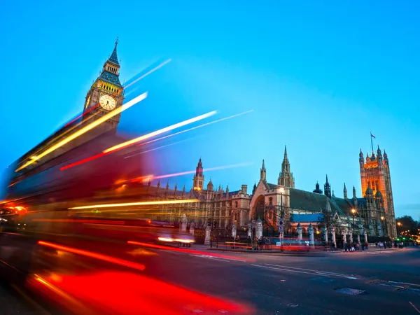 De big ben, de kamer van het Parlement en de westminster bridge — Stockfoto