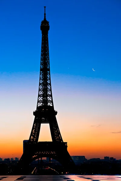 Eiffel tower at sunrise, Paris. — Stock Photo, Image