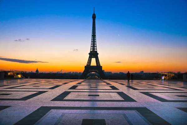 Torre Eiffel al amanecer, París . —  Fotos de Stock