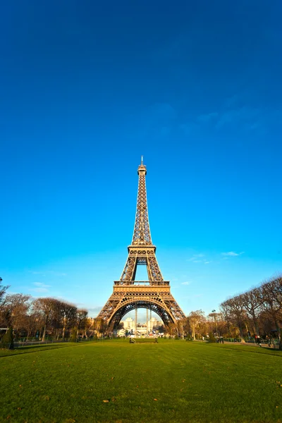 Tour Eiffel au lever du soleil, Paris . — Photo