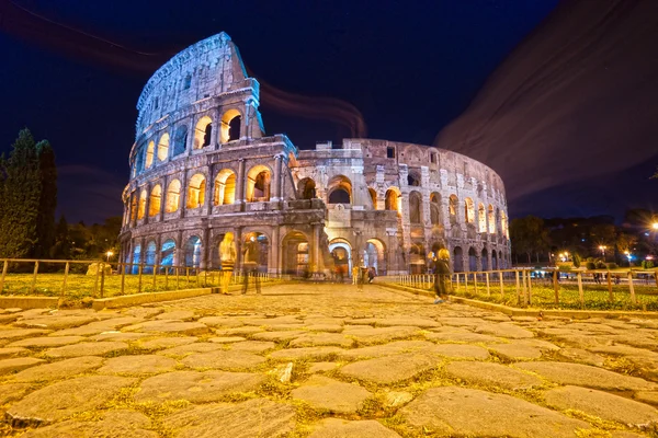 Coliseu Majestoso, Roma, Itália . — Fotografia de Stock