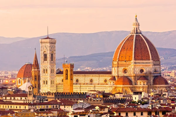 Florencie, pohled z dómu a giotto zvonice — Stock fotografie