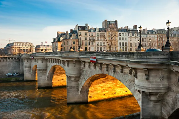 Міст Пон-Неф, Ile de la Cite, Париж - Франції Ліцензійні Стокові Зображення