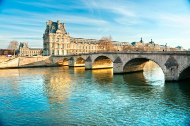 Louvre Müzesi ve pont du carousel, paris - Fransa