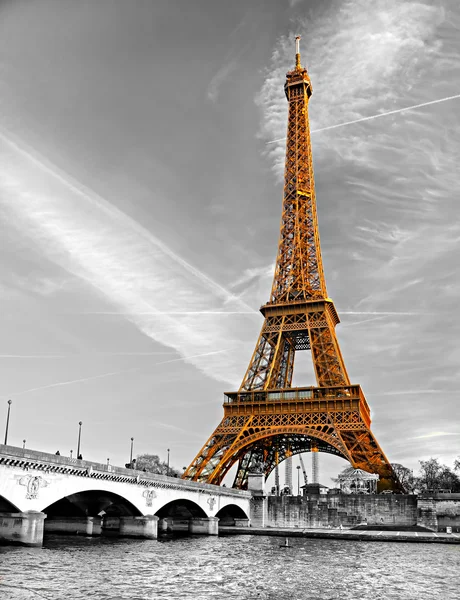 Eiffelturm bei Sonnenaufgang, Paris. — Stockfoto