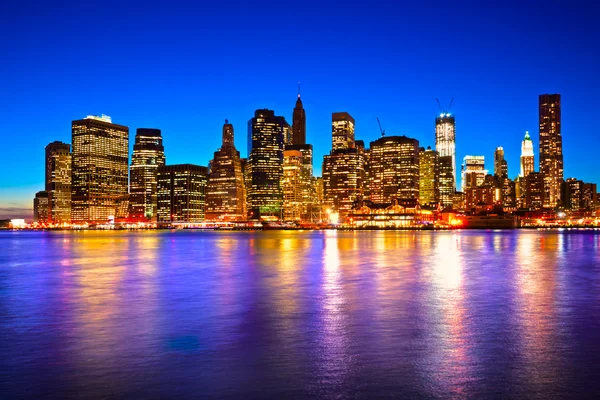 thiou Nehri üzerinde yansıyan annecy evleri.