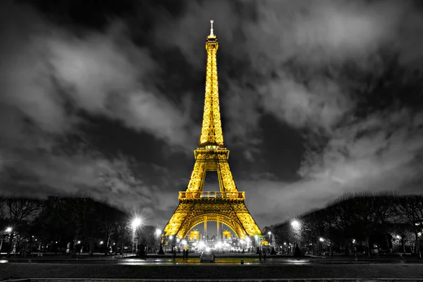 PARIS - DEZEMBRO 05: Iluminação da Torre Eiffel em 05 de dezembro, 2 — Fotografia de Stock