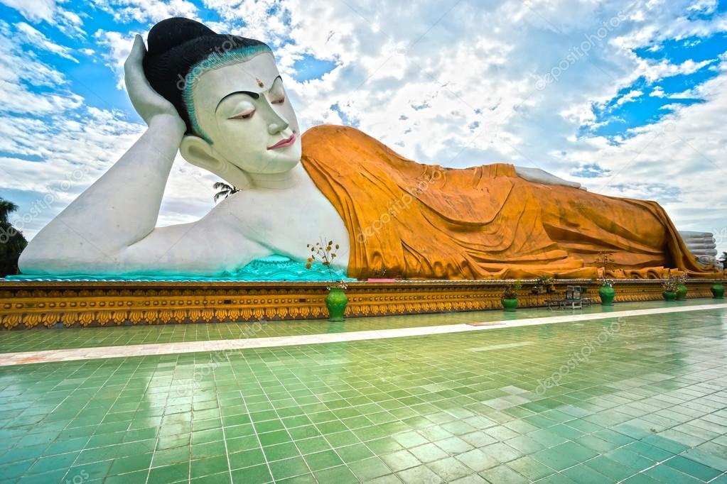 Old Giant sleeping Buddha (100 mt.), Bago, myanmar.