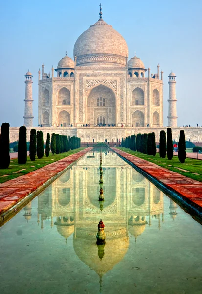 Taj mahal, gündoğumu, agra, uttar pradesh, Hindistan'ın panoramik manzarasını. — Stok fotoğraf