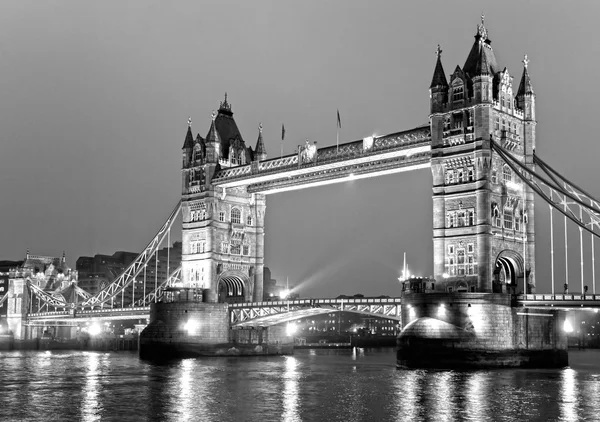 Tower Bridge, London, Großbritannien — Stockfoto