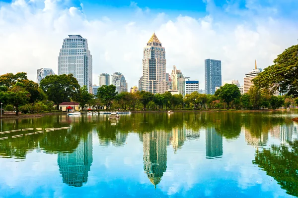 De skyline van Bangkok, thailand — Stockfoto