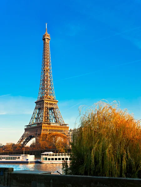 Eiffeltoren bij zonsopgang, Parijs. — Stockfoto