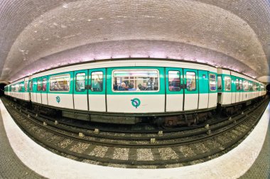 Paris-14 Aralık. 14 Aralık 2012 tarihinde Paris metro istasyonu