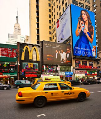 New york city-25 Mart. Times Meydanı, broadway ısıtıcılar ile özellikli ve animasyonlu led işaretleri