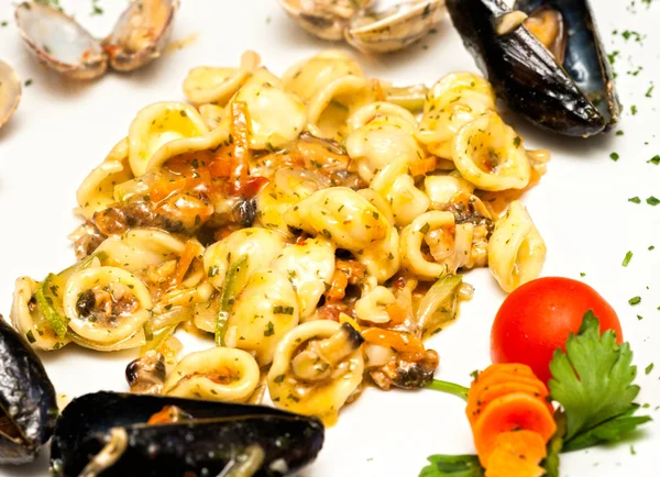 Tasty Orecchiette pasta with mussels, clams and vegetables. — Stock Photo, Image