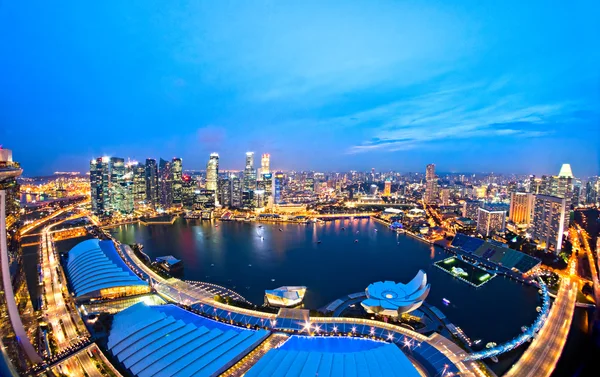 Singapore Stadtsilhouette bei Sonnenuntergang. — Stockfoto