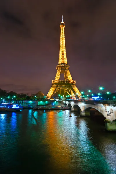 PARIS - DEZEMBRO 05. Iluminação da Torre Eiffel em 05 de dezembro de 2012 Paris — Fotografia de Stock