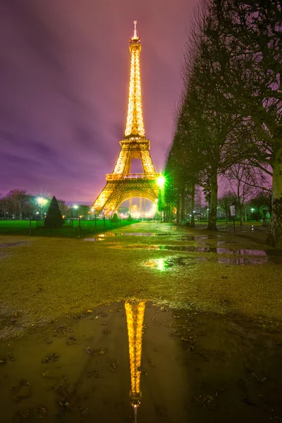 Париж - 05 грудня. Освітлення Ейфелева вежа 05 грудня 2012 — стокове фото