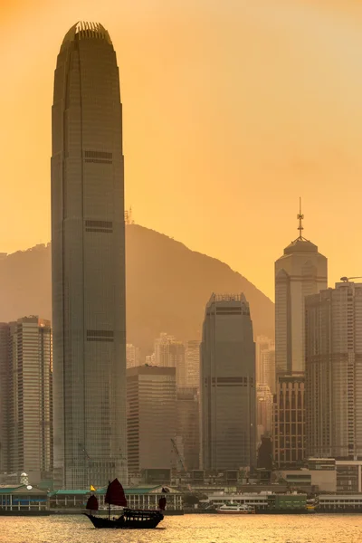 Hongkong harbour vid solnedgången. — Stockfoto