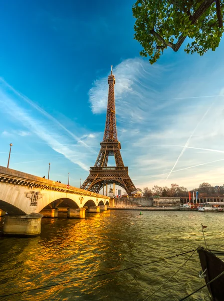 Eiffel tower at sunrise, Paris. — Stock Photo, Image