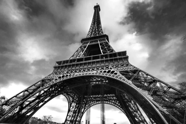 日の出、パリのエッフェル塔. — ストック写真