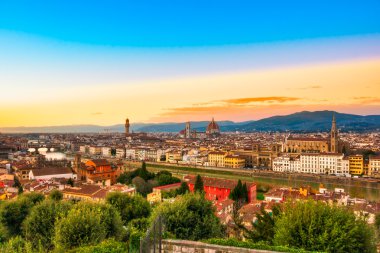 Florence, günbatımı manzarası görünümü.