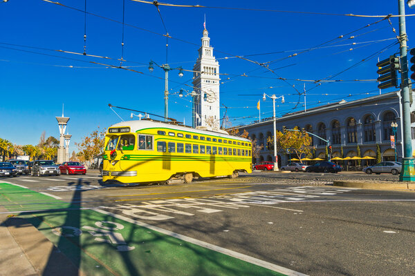 F Market e Wharves rail line on Dec 16, 2013 in San Francisco.