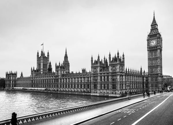 Big ben, komory parlamentu a westminster bridge — Stock fotografie