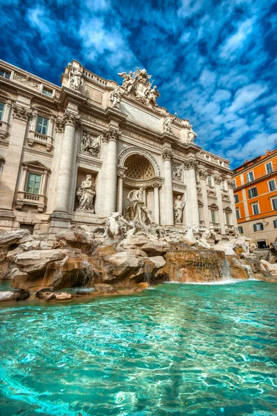 Ünlü trevi Çeşmesi, Roma, İtalya. — Stok fotoğraf