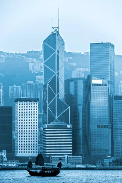 Victoria Harbour am 15. März 2013 in Hongkong. — Stockfoto